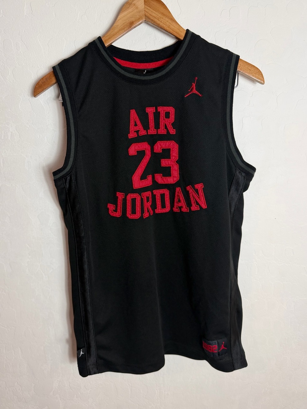Jordan Men's Sleeveless Basketball Jersey - Black & Red